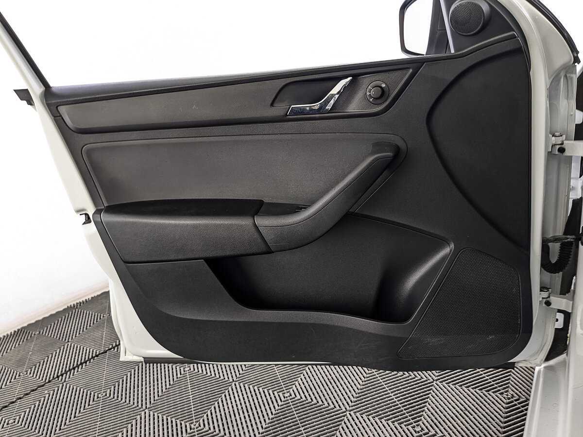 Б/У Шкода Рапид 2017 года. Фото: #18