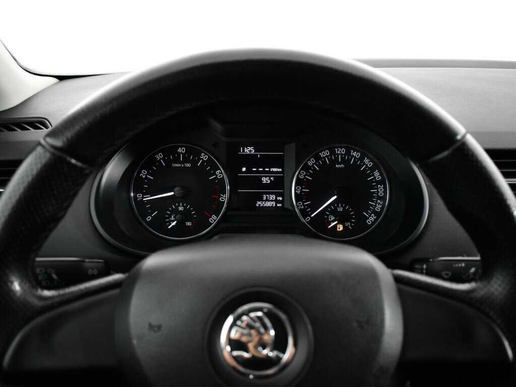 Б/У Шкода Октавия 2014 года. Фото: #10