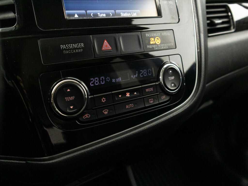 Б/У Митсубиши Оутлэндер 2016 года. Фото: #19