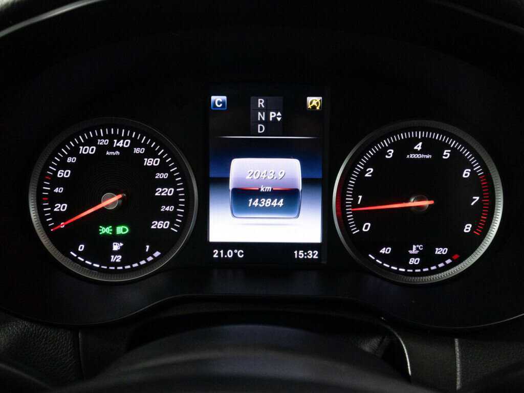 Б/У Мерседес-Бенц Ц-Класс 2015 года. Фото: #11