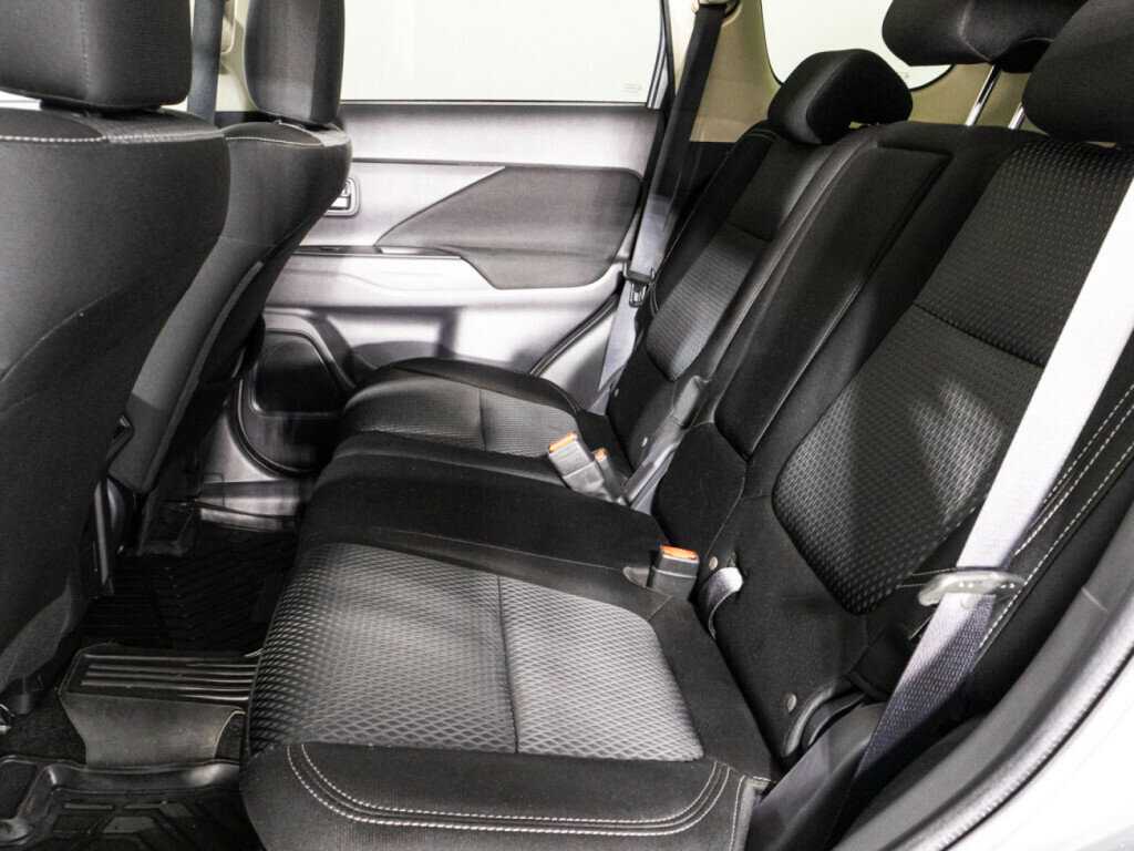 Б/У Митсубиши Оутлэндер 2019 года. Фото: #9