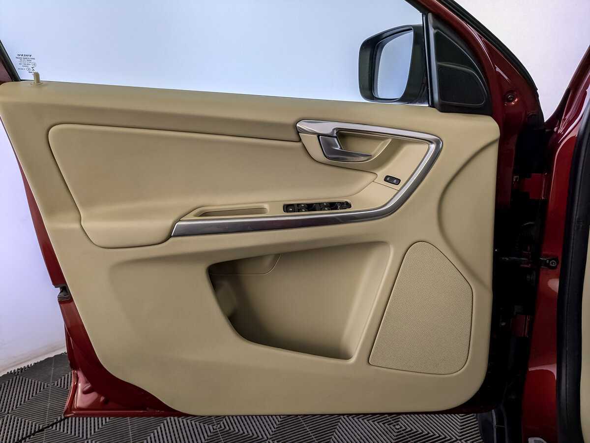 Б/У Вольво ИксЦ60 2013 года. Фото: #16