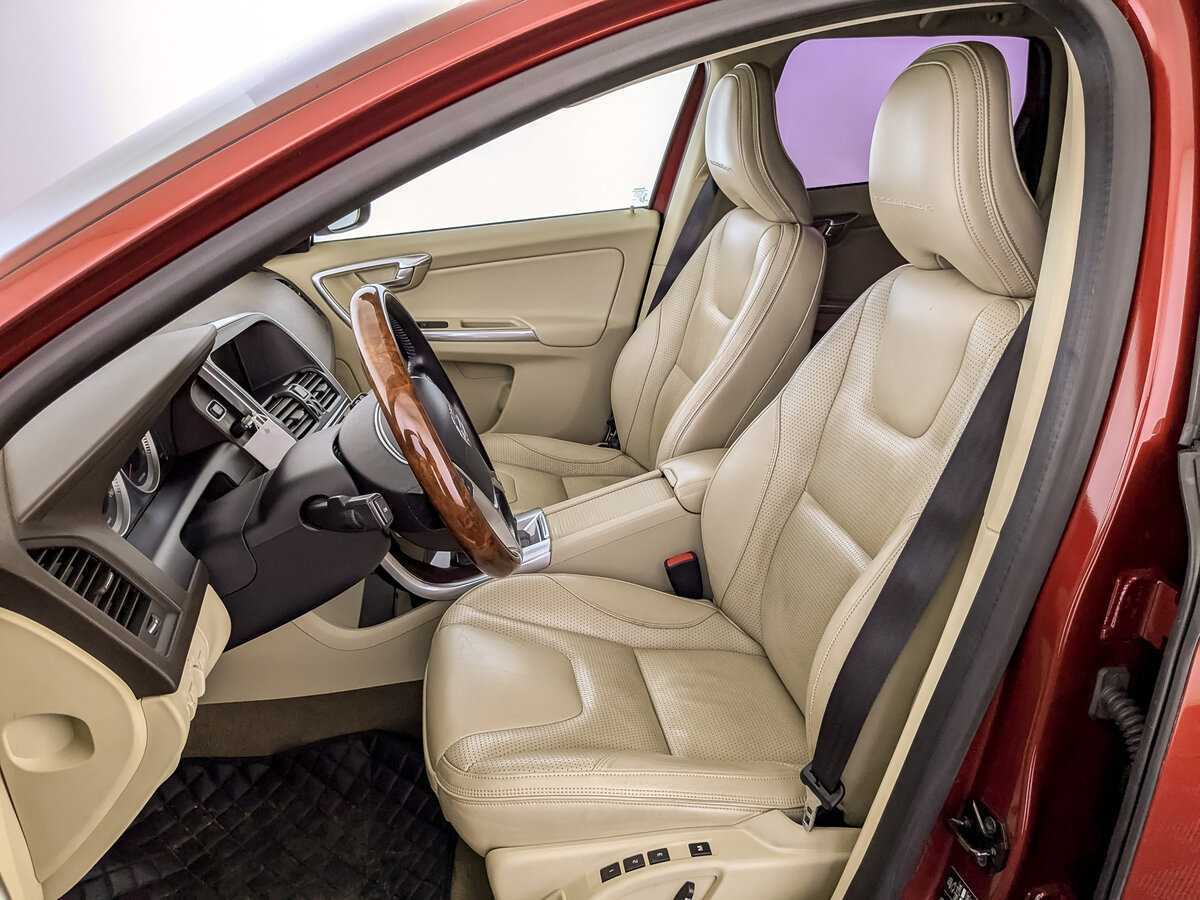 Б/У Вольво ИксЦ60 2013 года. Фото: #17