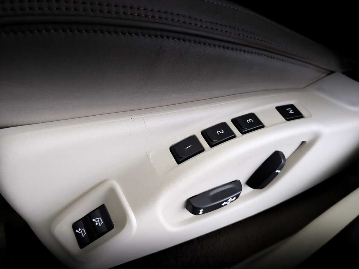 Б/У Вольво ИксЦ60 2013 года. Фото: #18