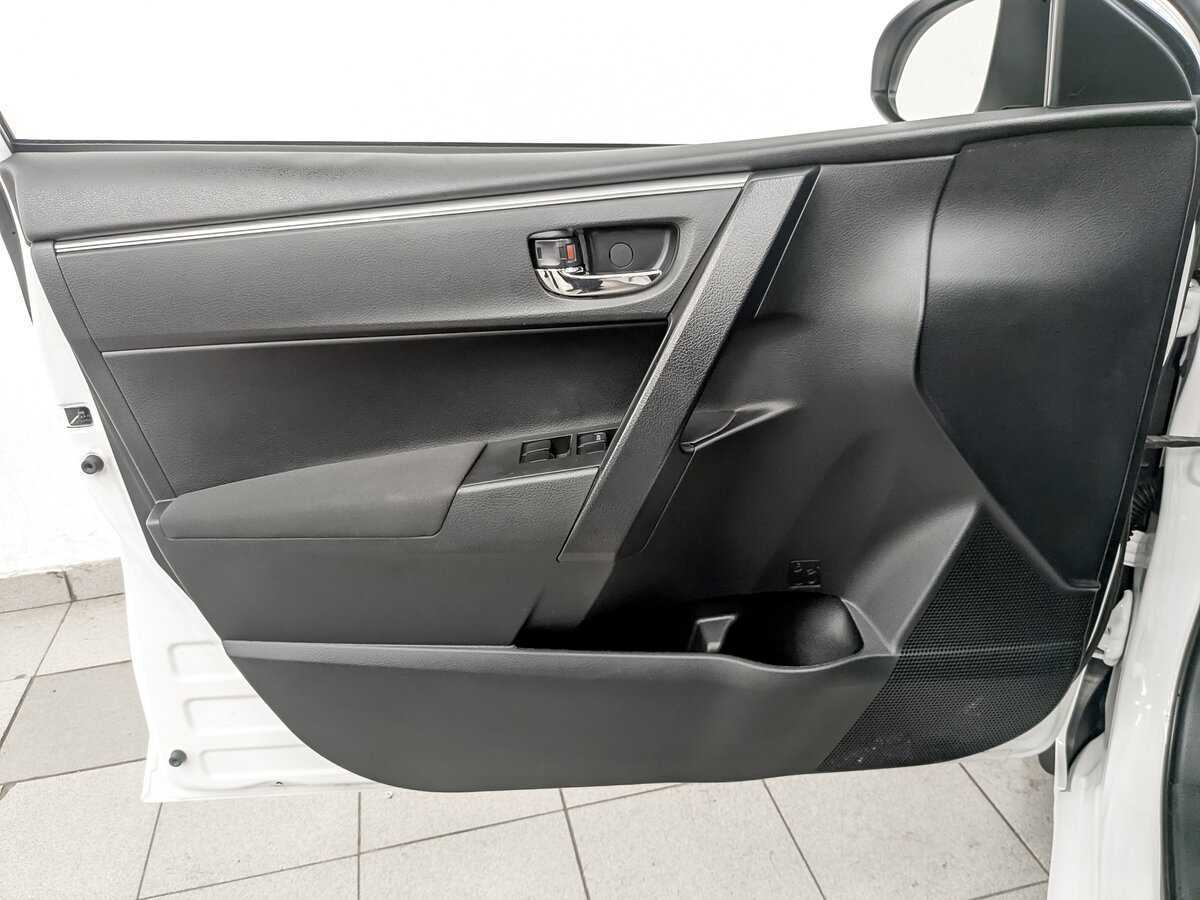 Б/У Тойота Королла 2014 года. Фото: #18