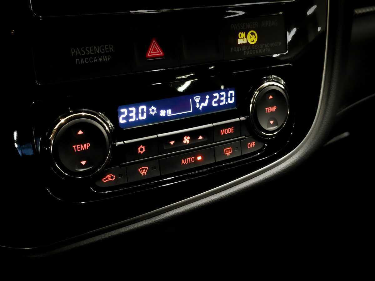 Б/У Митсубиши Оутлэндер 2018 года. Фото: #22