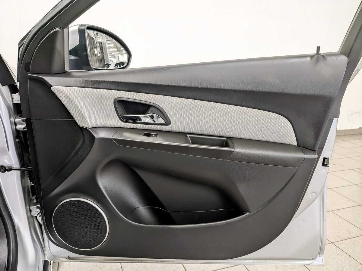 Б/У Шевроле Круз 2013 года. Фото: #21