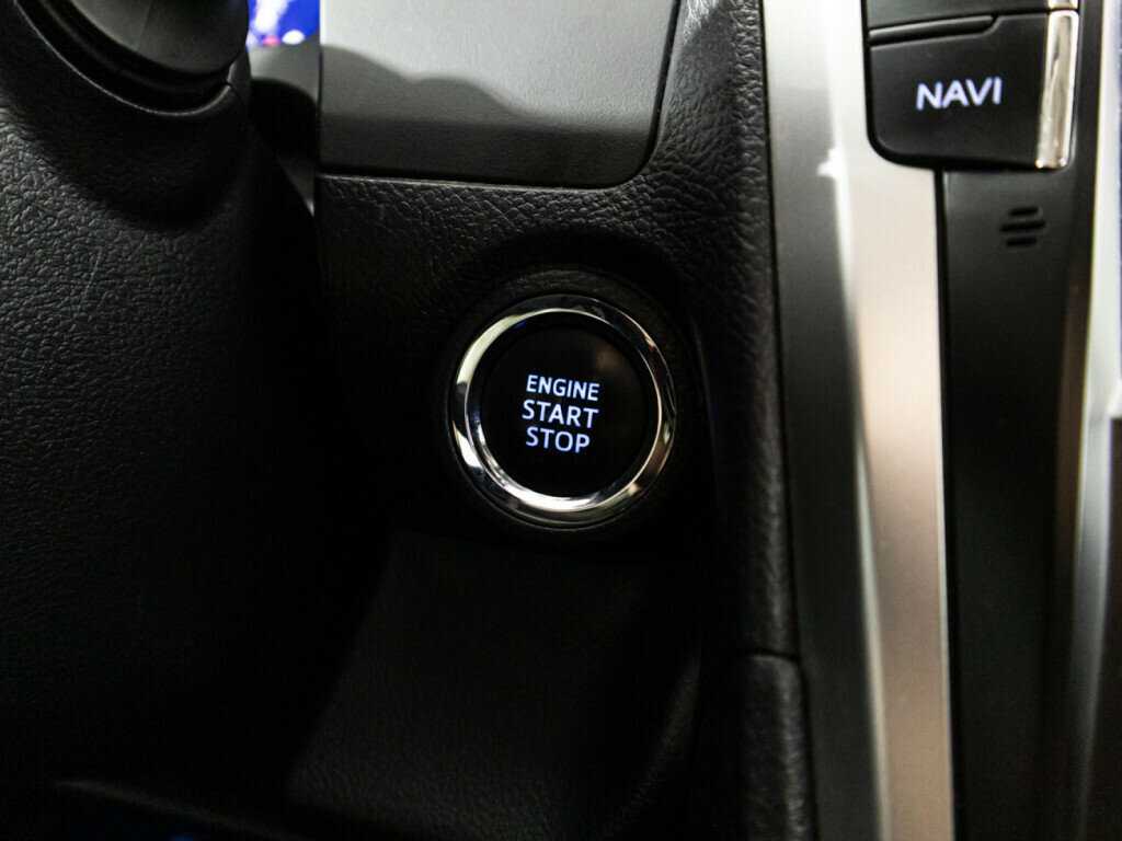 Б/У Тойота Камри 2017 года. Фото: #17