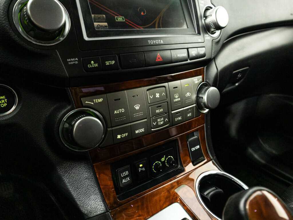 Б/У Тойота Хайлэндер 2012 года. Фото: #17