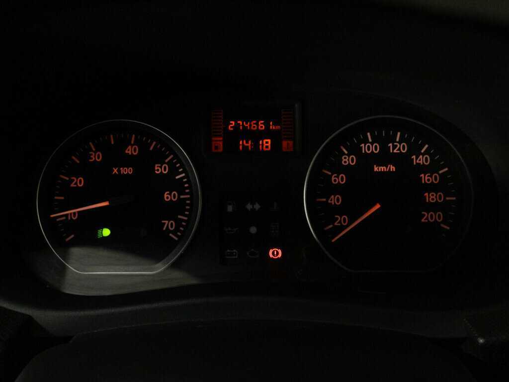 Б/У Рено Логан 2013 года. Фото: #11