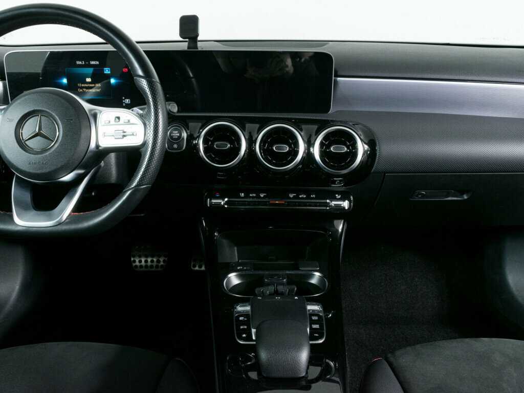 Б/У Мерседес-Бенц А-Класс 2018 года. Фото: #8