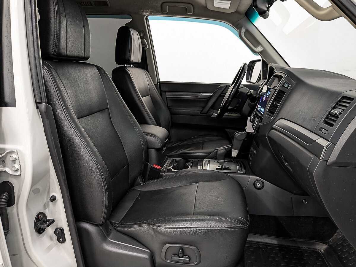 Б/У Митсубиши Паджеро 2015 года. Фото: #22