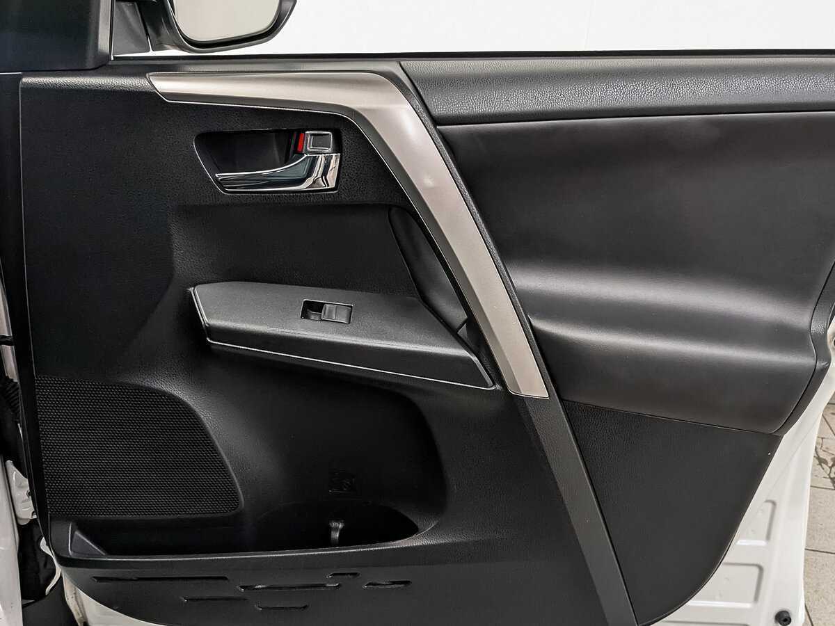 Б/У Тойота Рав4 2017 года. Фото: #22