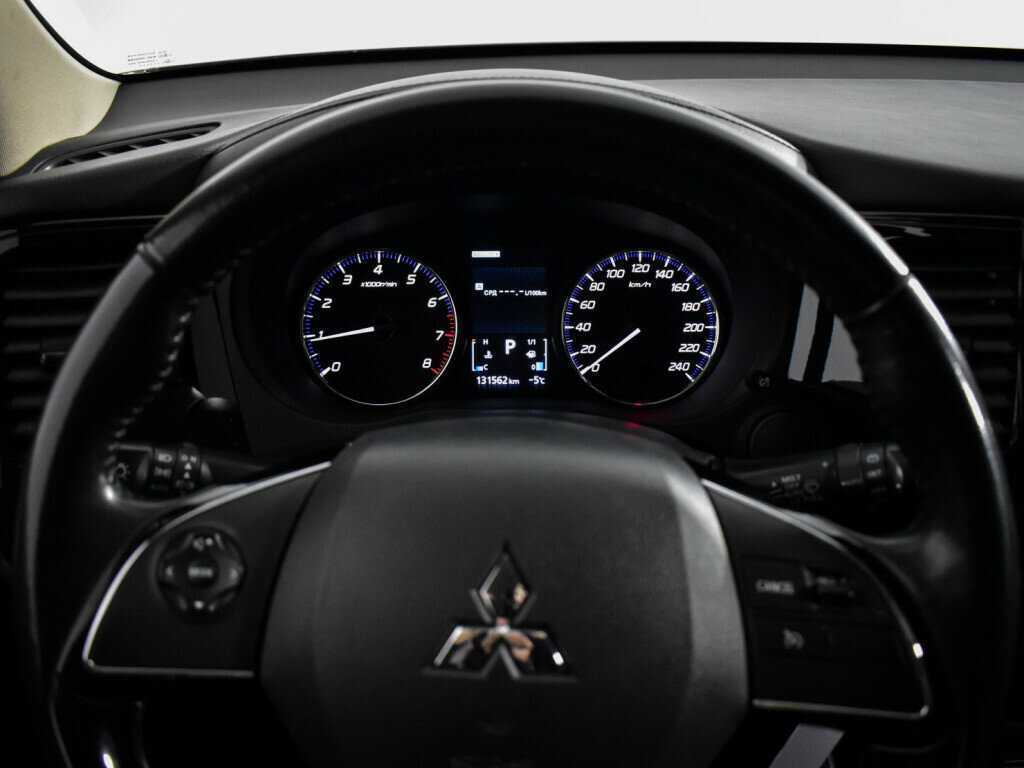 Б/У Митсубиши Оутлэндер 2017 года. Фото: #17