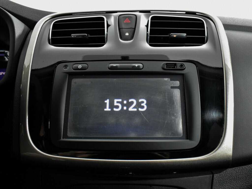 Б/У Рено Логан 2017 года. Фото: #11