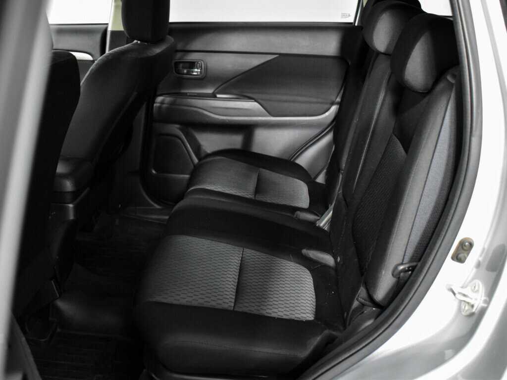 Б/У Митсубиши Оутлэндер 2014 года. Фото: #10