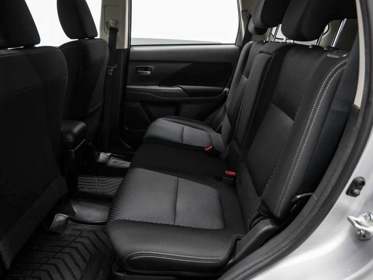 Б/У Митсубиши Оутлэндер 2018 года. Фото: #11