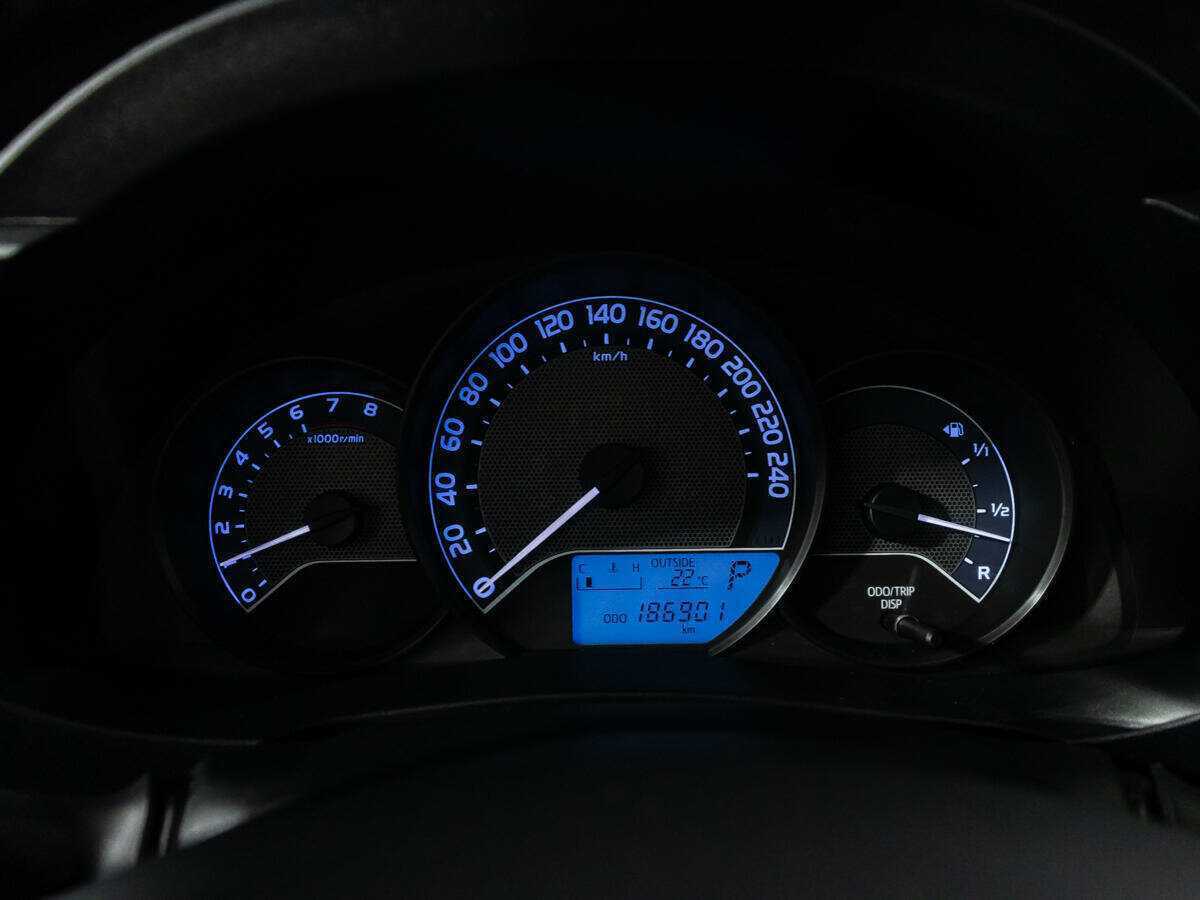 Б/У Тойота Королла 2013 года. Фото: #11