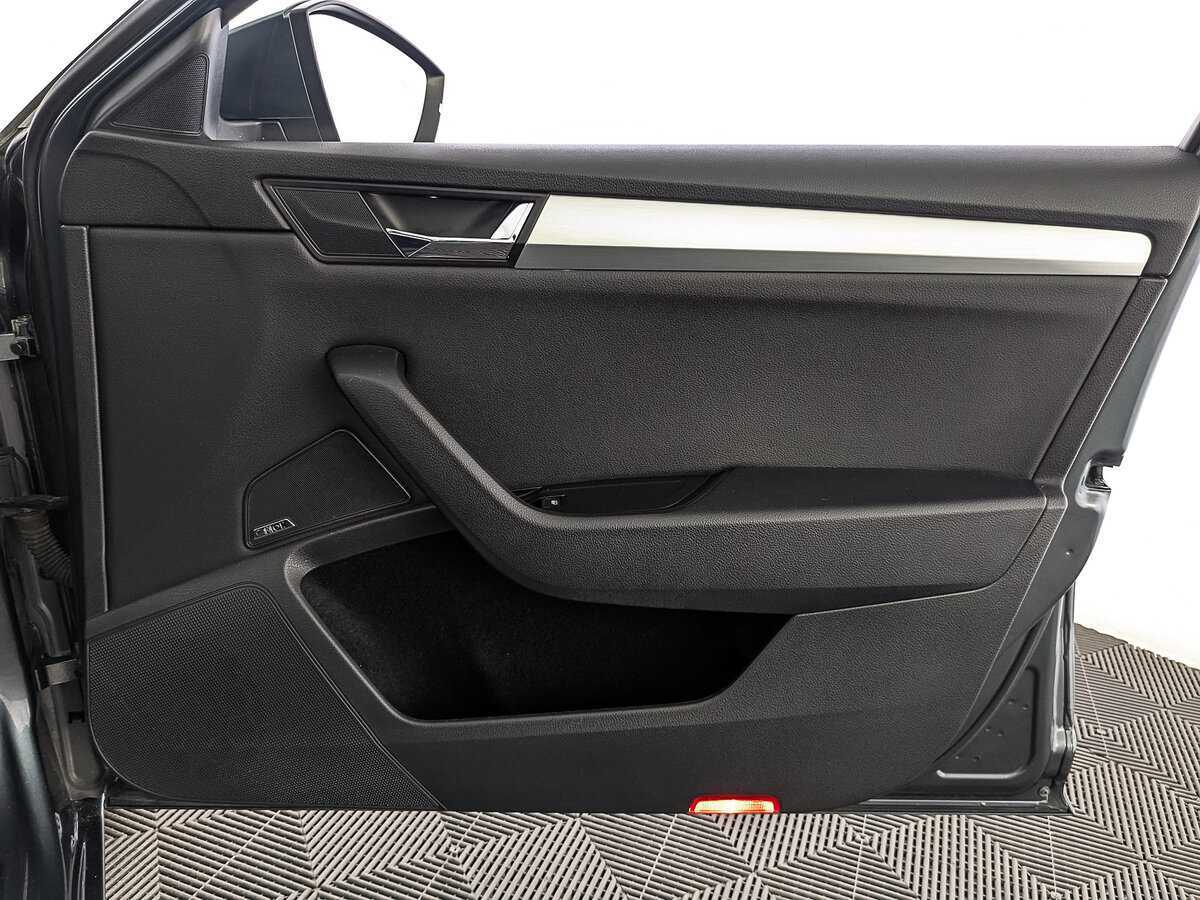 Б/У Шкода Суперб 2018 года. Фото: #22