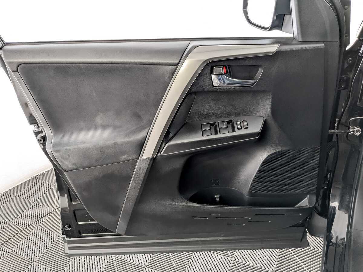 Б/У Тойота Рав4 2017 года. Фото: #16