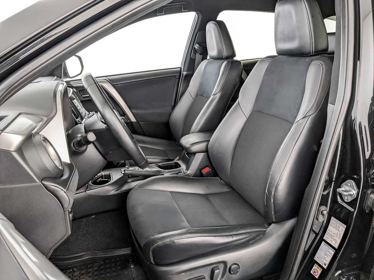 Б/У Тойота Рав4 2017 года. Фото: #17