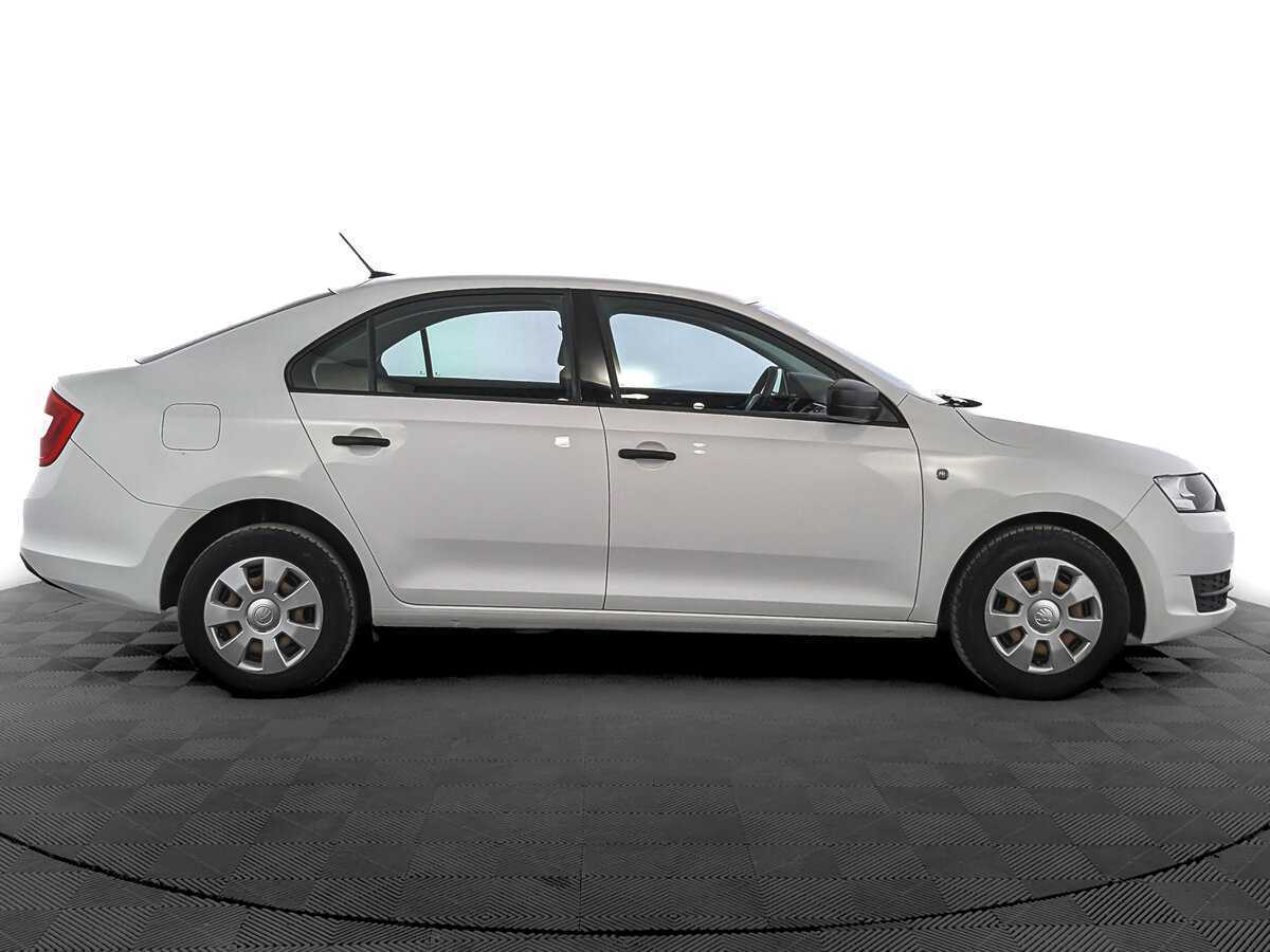 Б/У Шкода Рапид 2017 года. Фото: #3