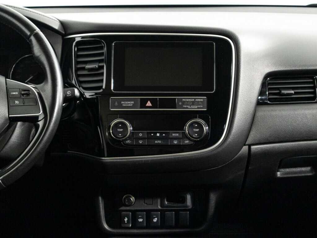 Б/У Митсубиши Оутлэндер 2018 года. Фото: #13