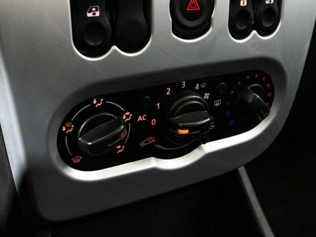 Б/У Рено Сандеро 2013 года. Фото: #14