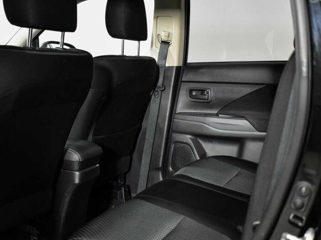 Б/У Митсубиши Оутлэндер 2019 года. Фото: #10