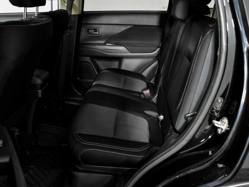 Б/У Митсубиши Оутлэндер 2019 года. Фото: #11