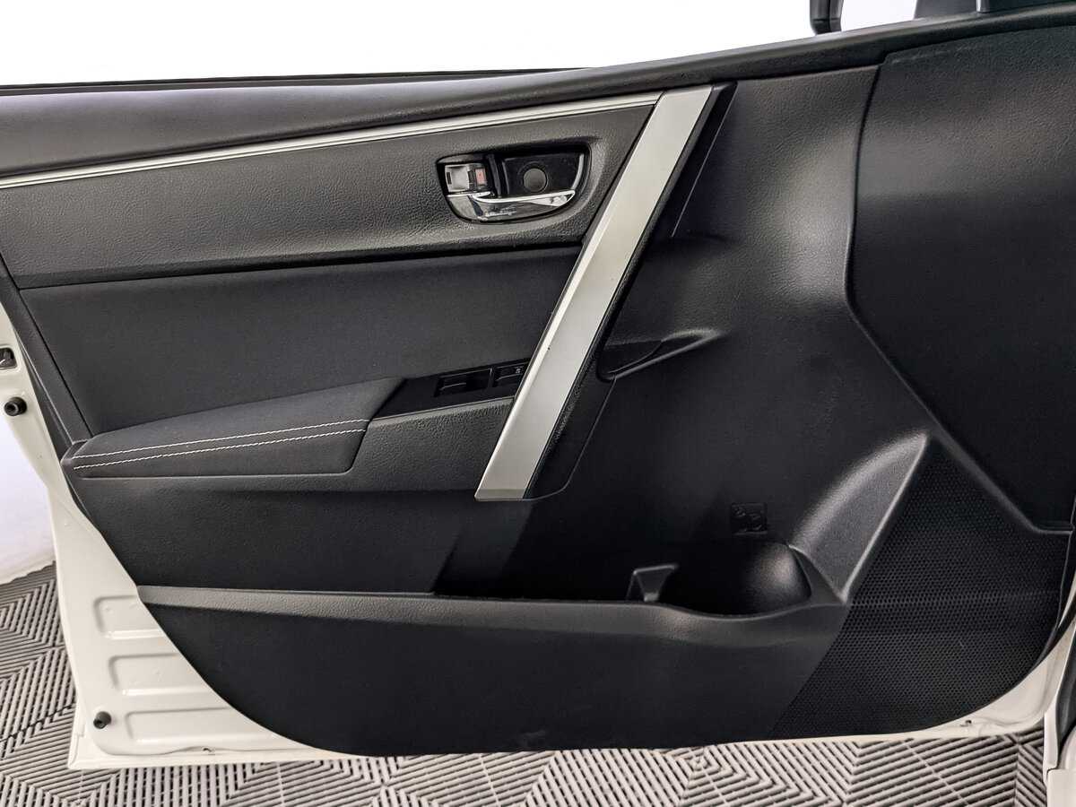 Б/У Тойота Королла 2014 года. Фото: #16