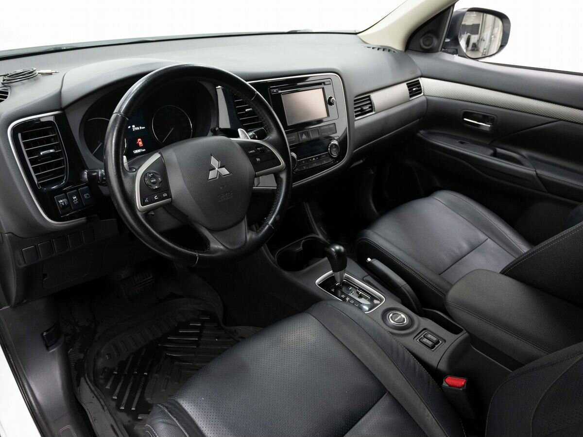 Б/У Митсубиши Оутлэндер 2012 года. Фото: #7