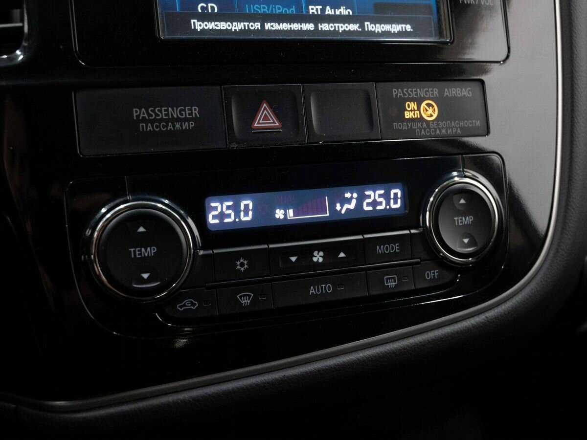 Б/У Митсубиши Оутлэндер 2012 года. Фото: #20