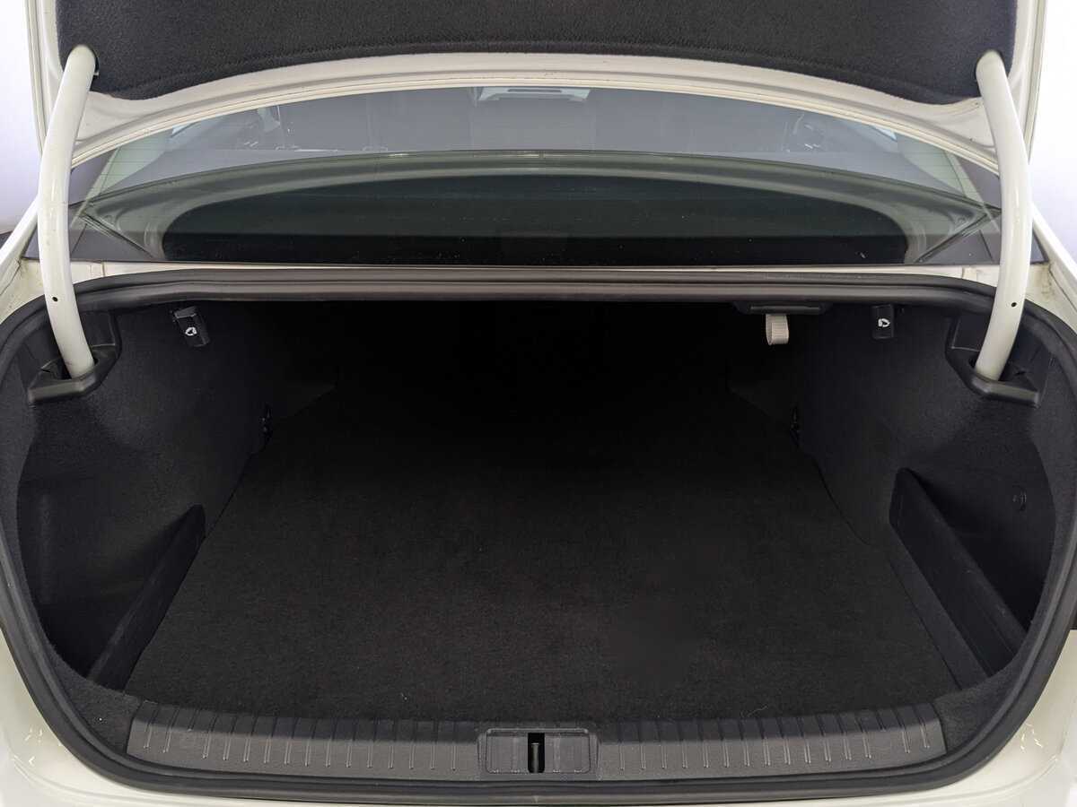 Б/У Фольксваген Пассат 2019 года. Фото: #9