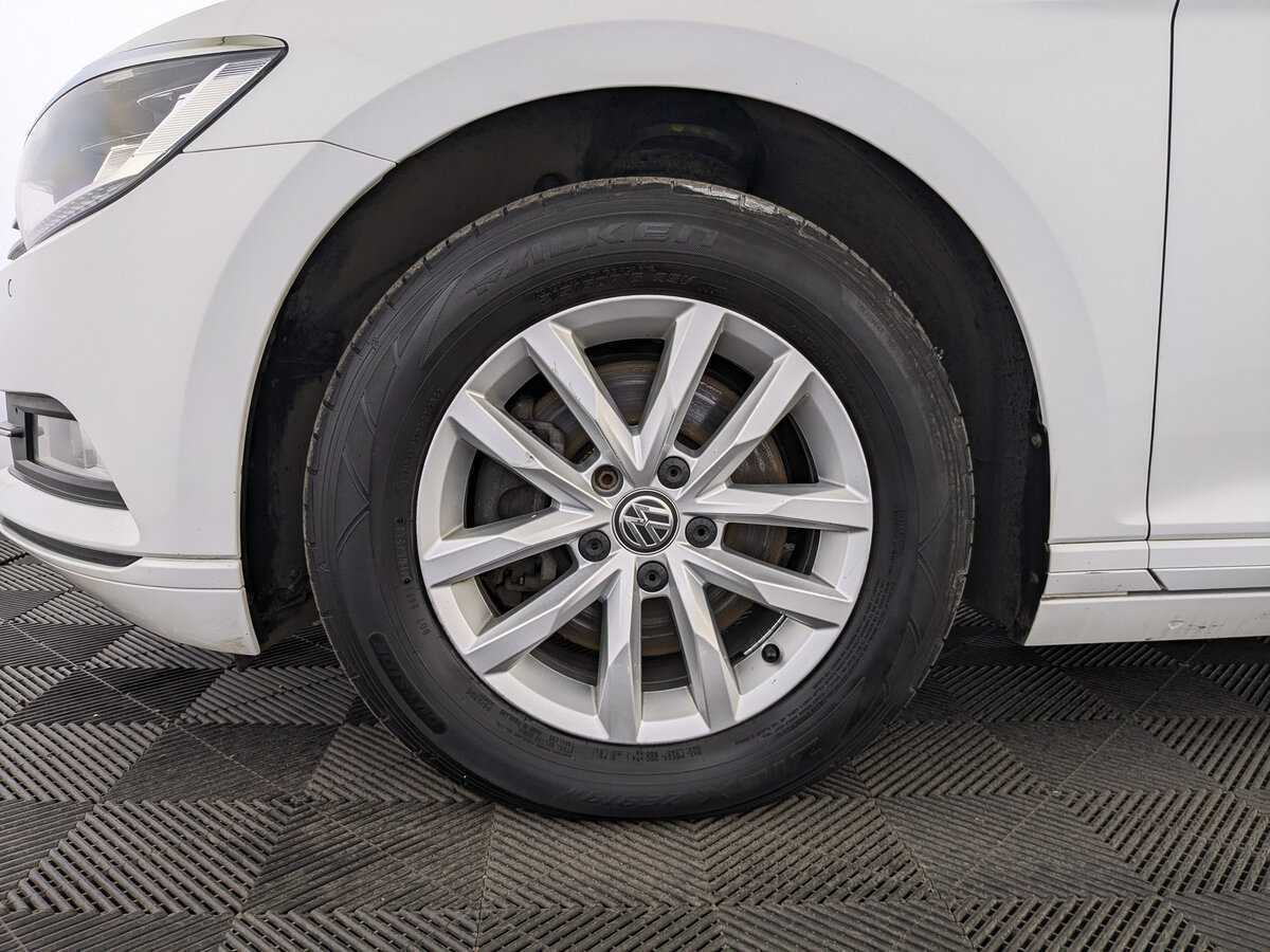 Б/У Фольксваген Пассат 2019 года. Фото: #11