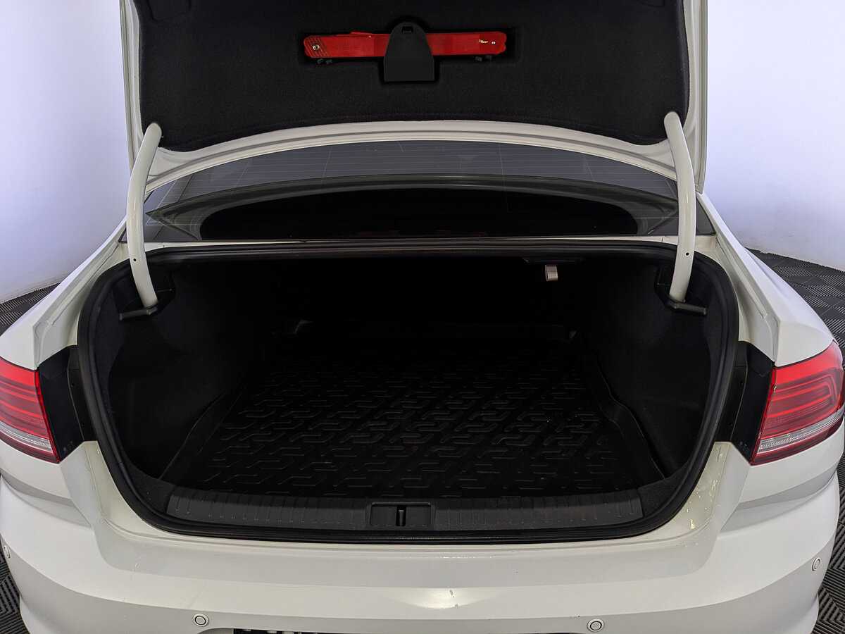 Б/У Фольксваген Пассат 2017 года. Фото: #9