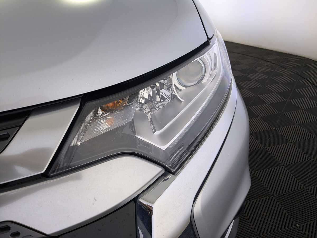 Б/У Митсубиши Оутлэндер 2019 года. Фото: #10