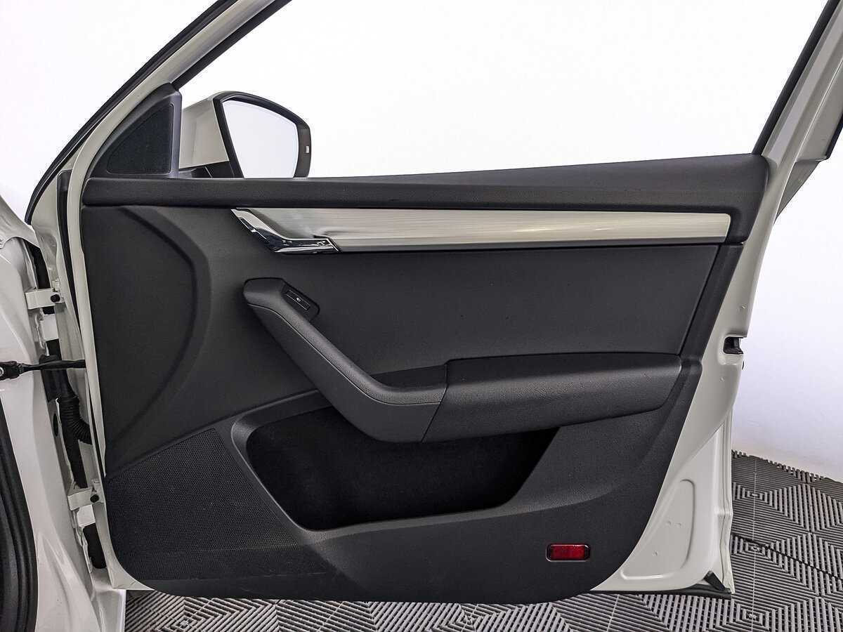 Б/У Шкода Октавия 2019 года. Фото: #23