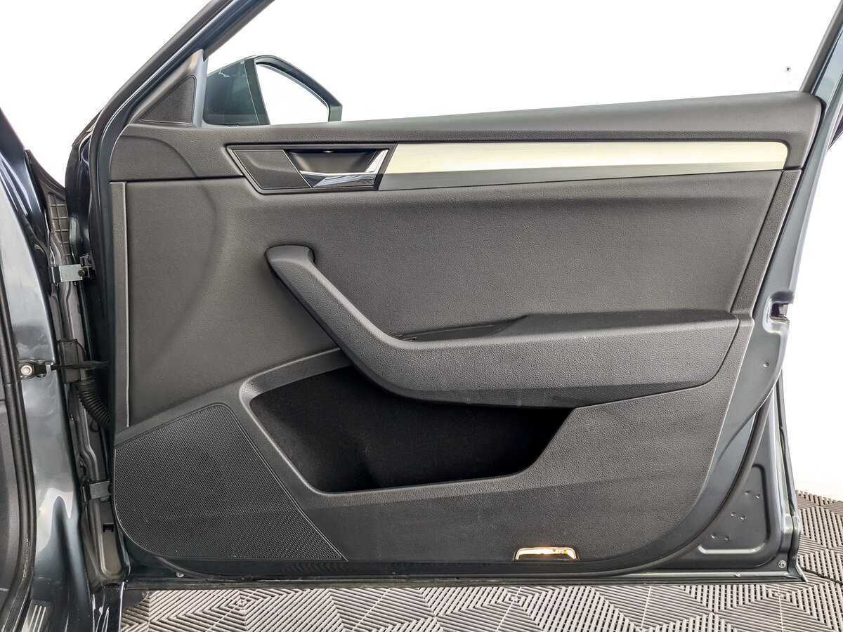 Б/У Шкода Суперб 2018 года. Фото: #21