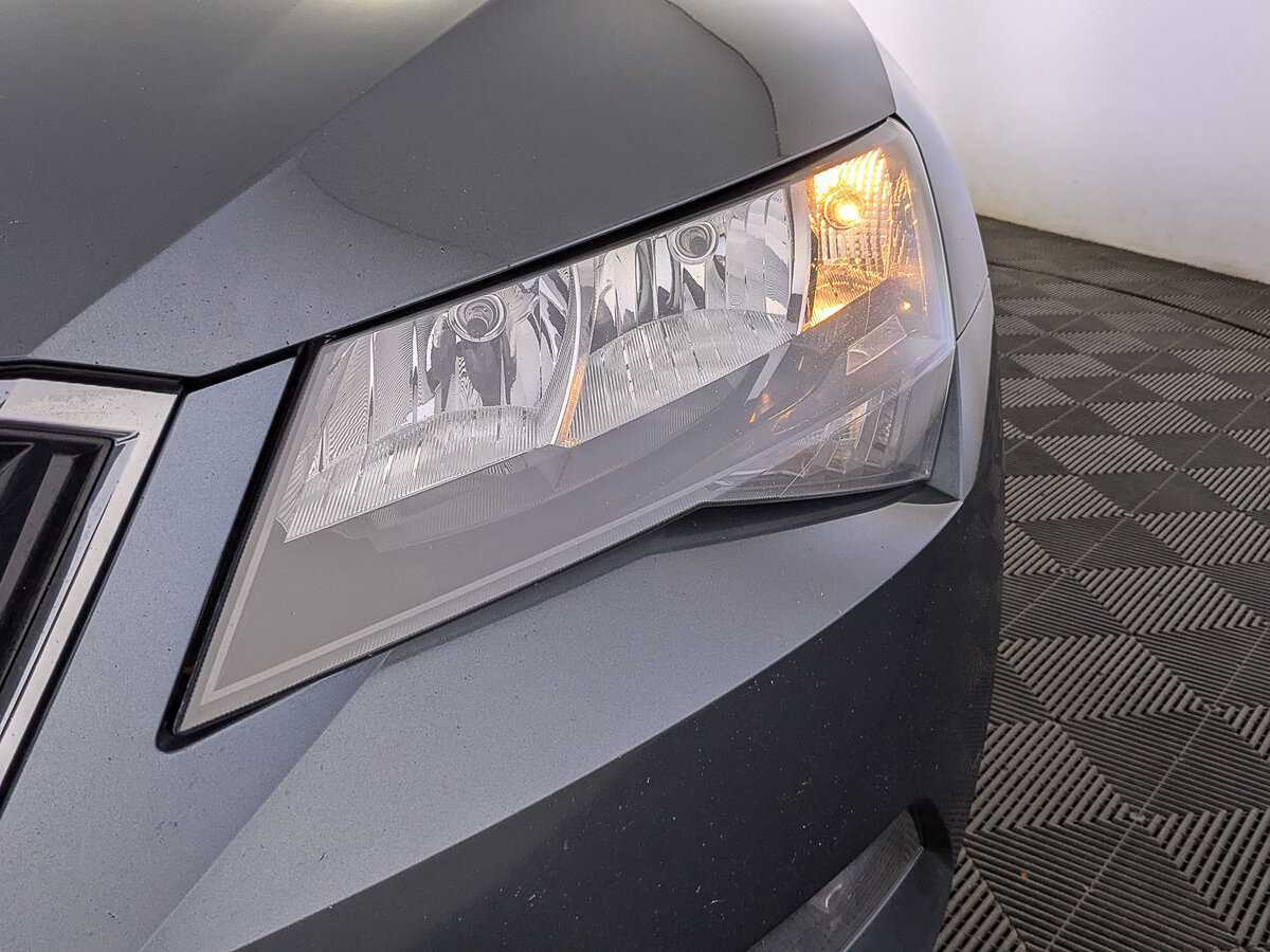 Б/У Шкода Суперб 2019 года. Фото: #10