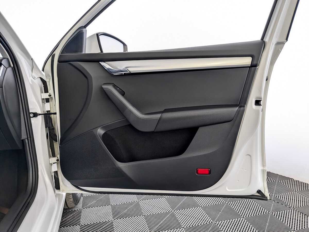 Б/У Шкода Октавия 2020 года. Фото: #23