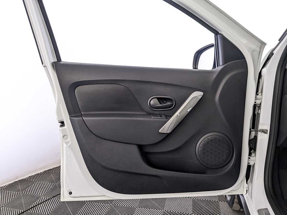 Б/У Рено Сандеро 2022 года. Фото: #17