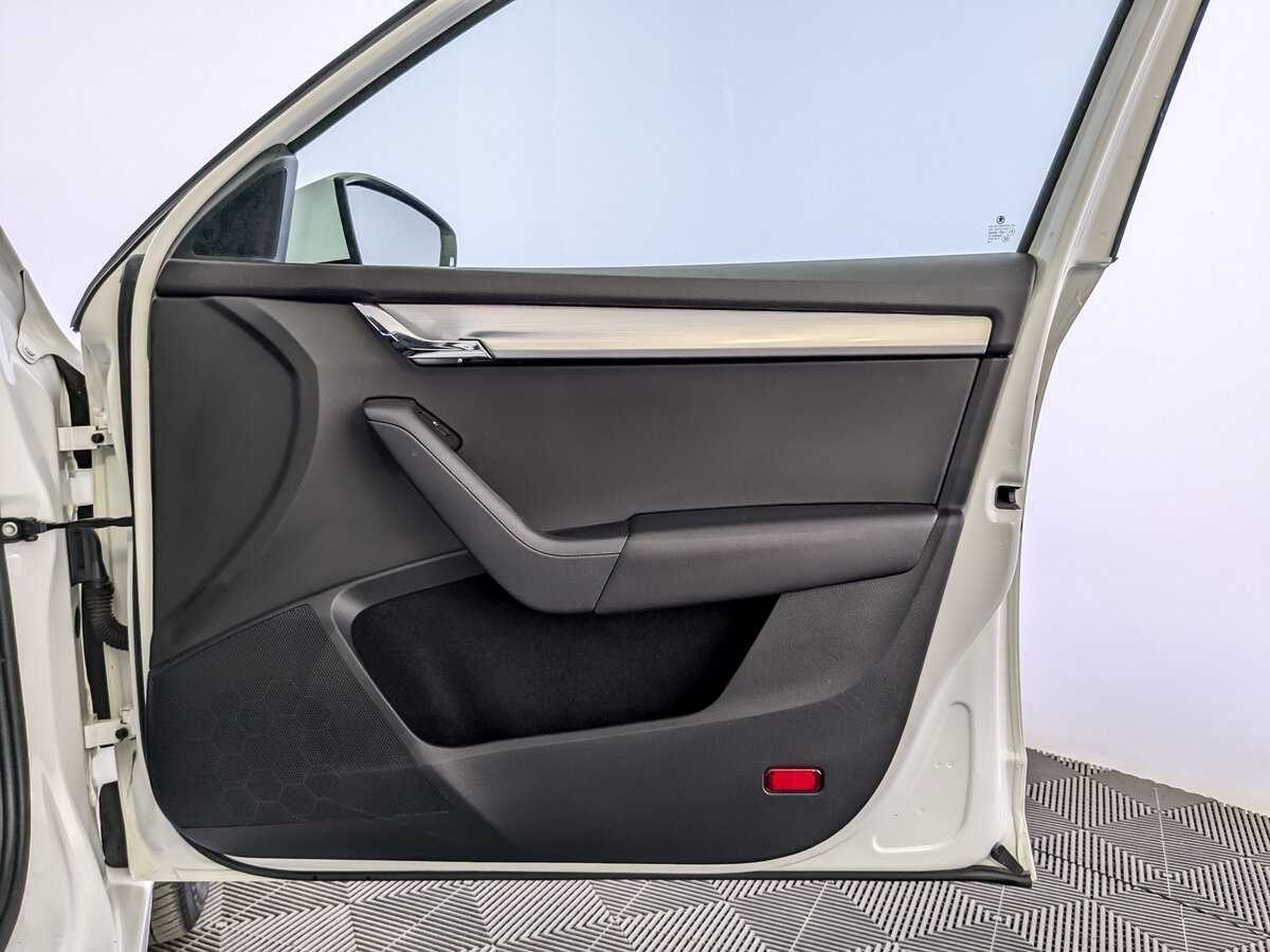 Б/У Шкода Октавия 2018 года. Фото: #23