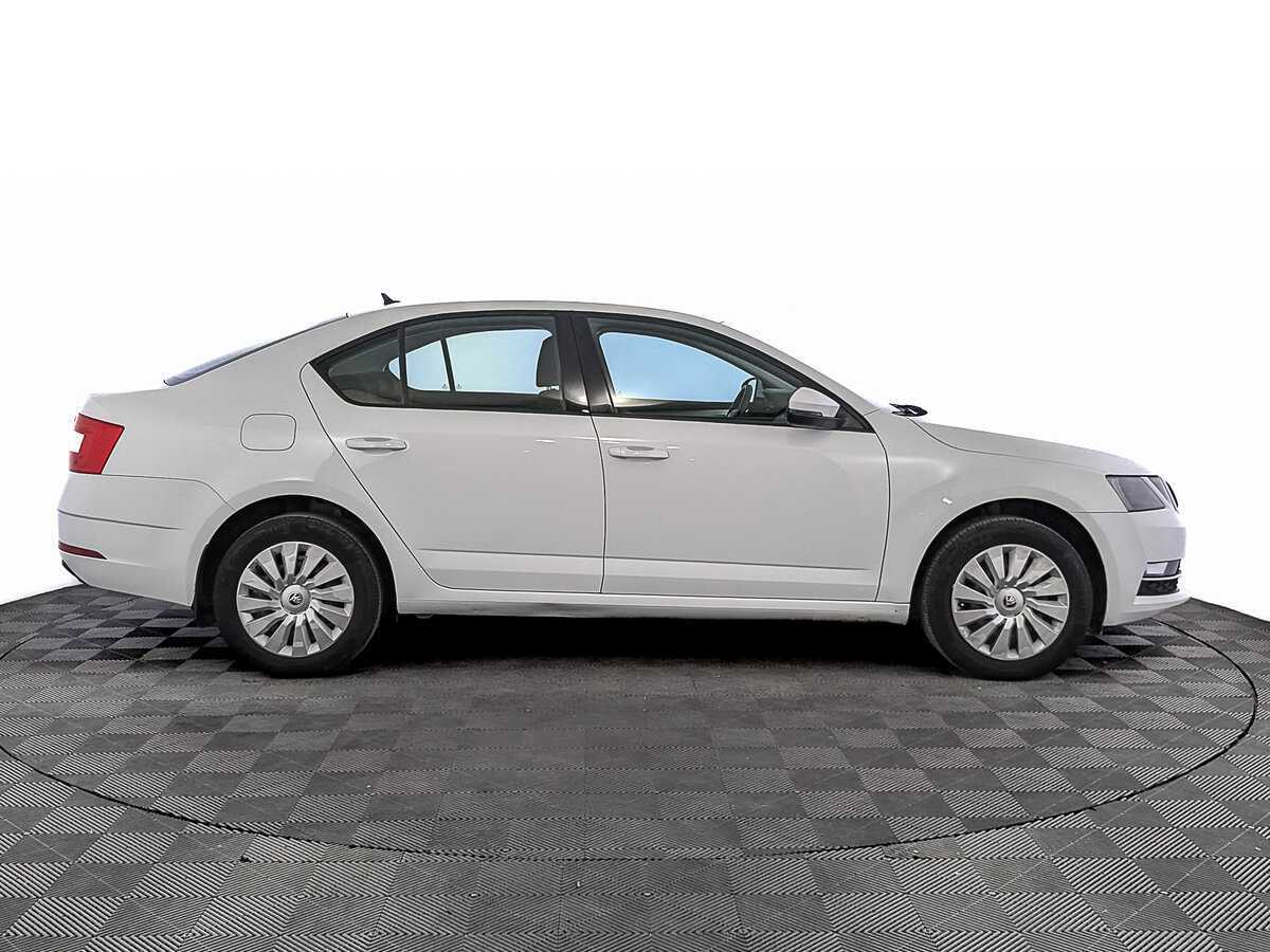 Б/У Шкода Октавия 2019 года. Фото: #3