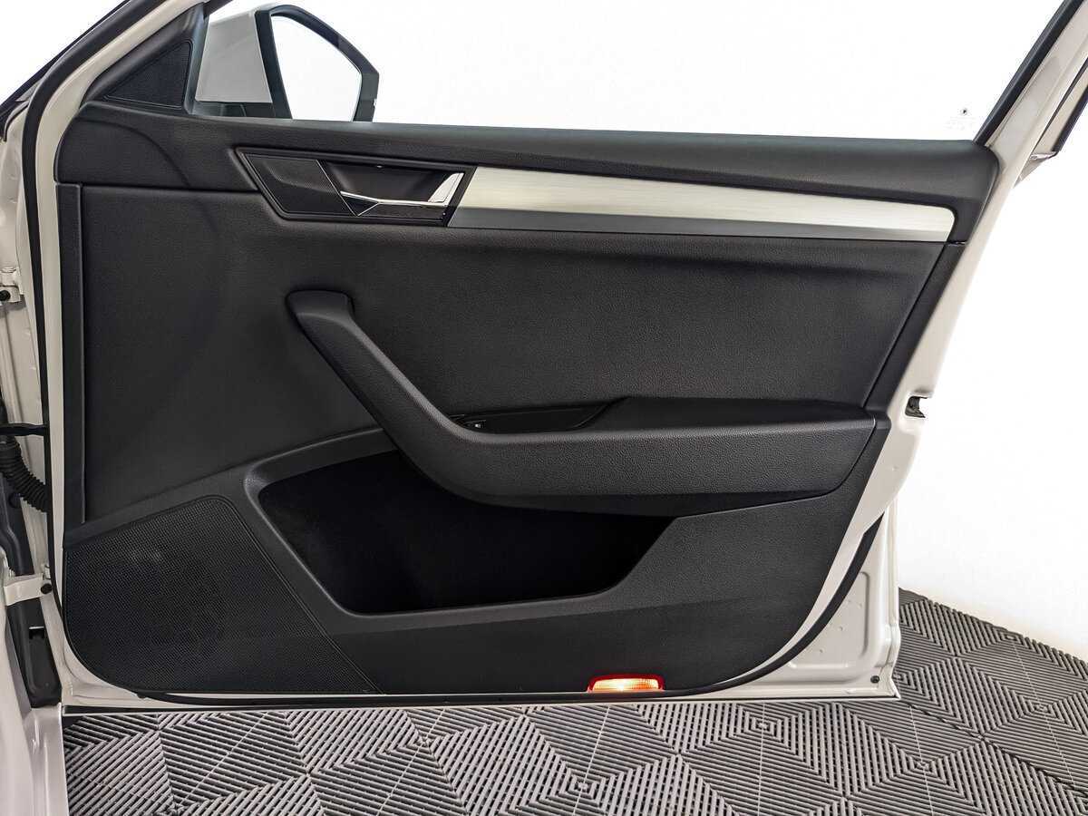 Б/У Шкода Суперб 2018 года. Фото: #24