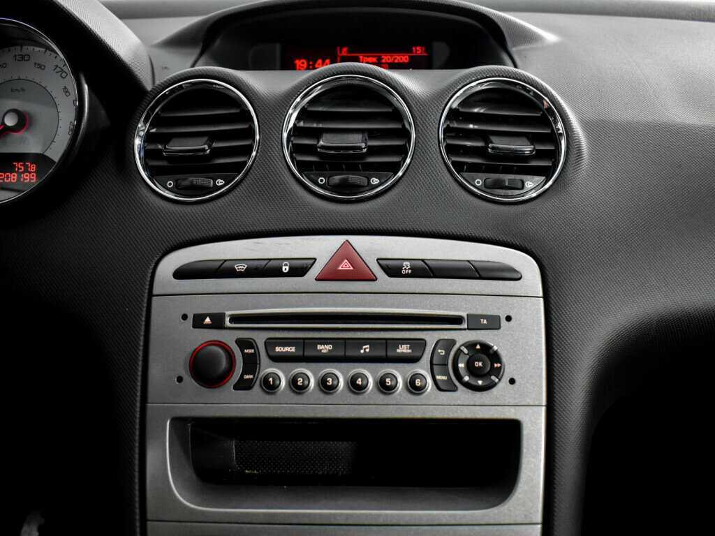 Б/У Пежо 408 2016 года. Фото: #13