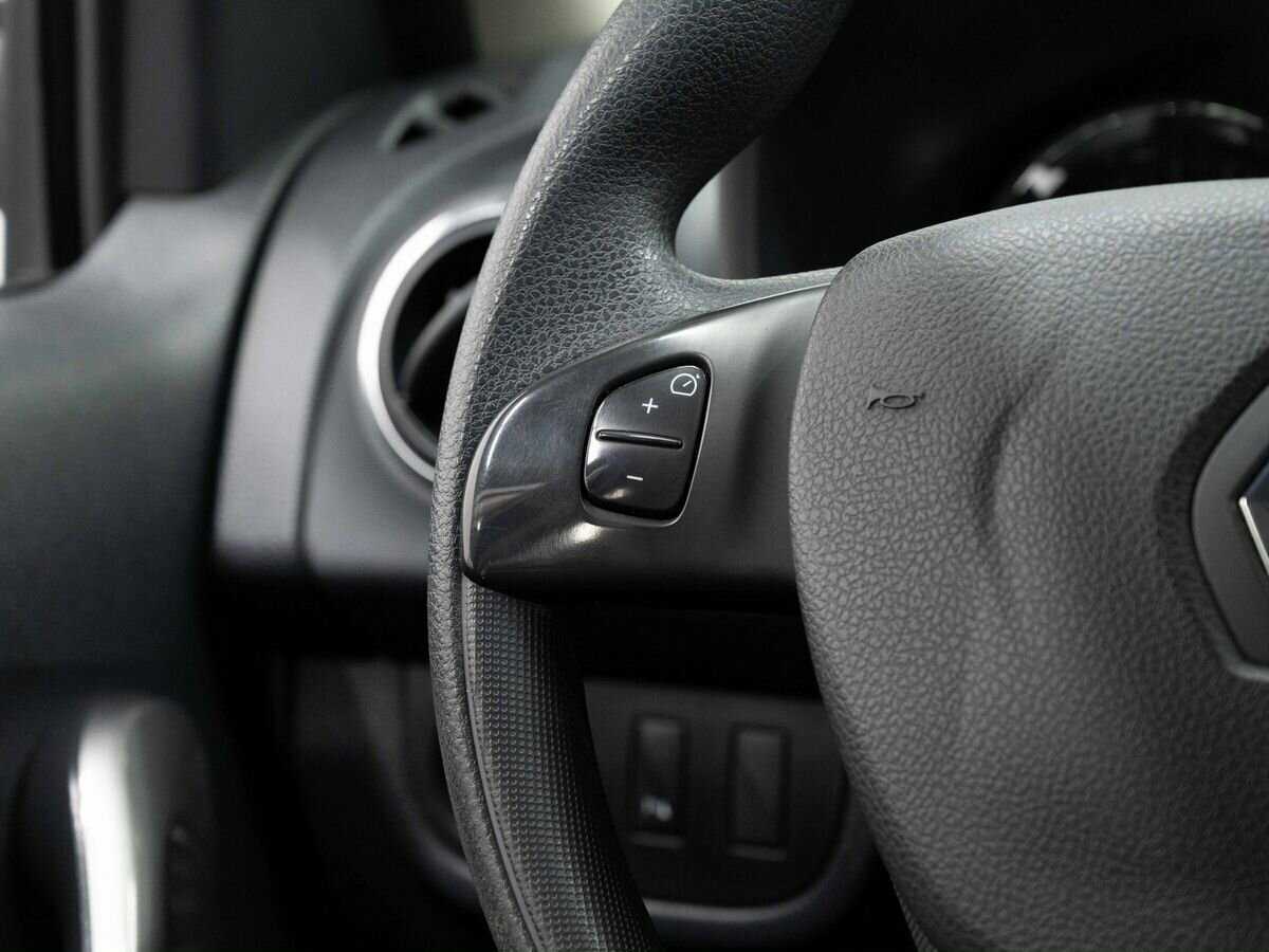 Б/У Рено Логан 2018 года. Фото: #15