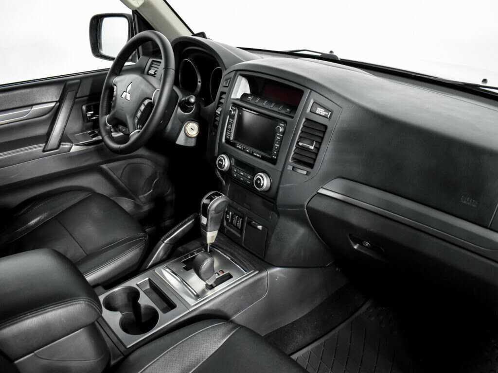 Б/У Митсубиши Паджеро 2013 года. Фото: #14