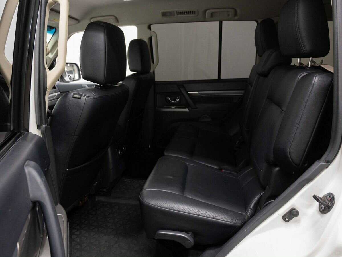 Б/У Митсубиши Паджеро 2013 года. Фото: #9