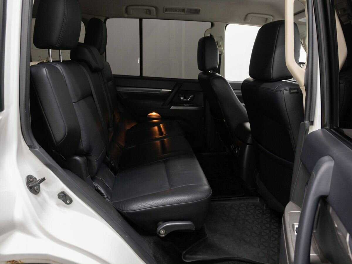 Б/У Митсубиши Паджеро 2013 года. Фото: #10